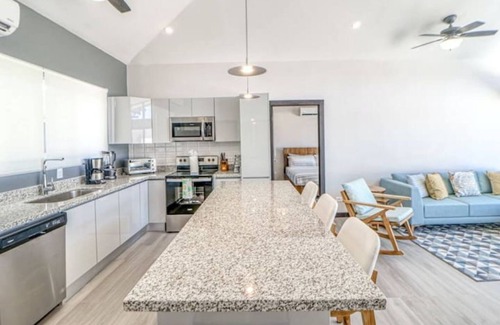 Avellanas Beach Maison | Surfer's Oasis: New Modern Villa & Saltwater Pool