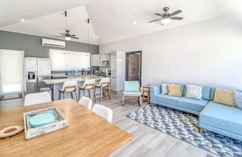 Avellanas Beach Maison | Surfer's Oasis: New Modern Villa & Saltwater Pool