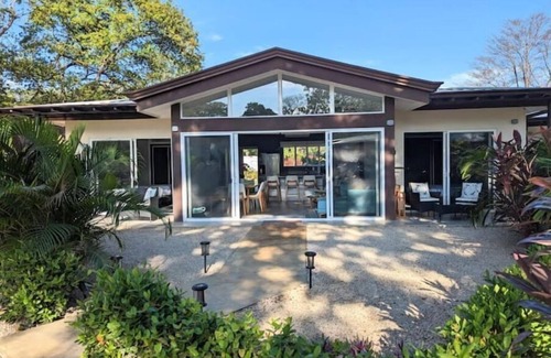 Avellanas Beach Maison | Surfer's Oasis: New Modern Villa & Saltwater Pool
