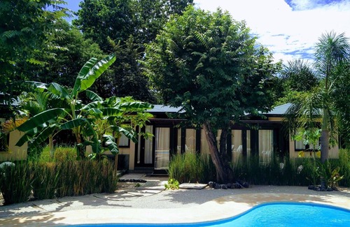 Avellanas Beach Maison | Nueva casa de vacaciones de lujo Beachwalk 3BR, Avellanas. Sendero tropical para surfear.