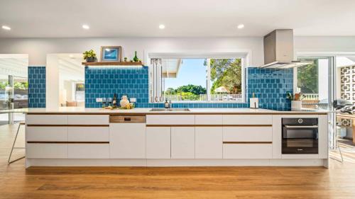 Ocean Shores Maison | Surfers Rest - Stunning home 3 mins to beach