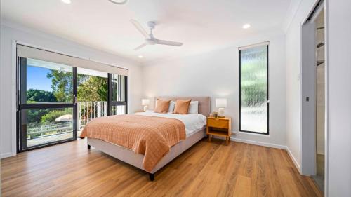 Ocean Shores Maison | Surfers Rest - Stunning home 3 mins to beach