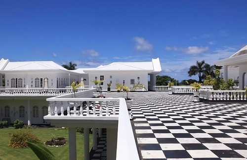Port Antonio Appartement | Surfing Break or try the famous Jerk Chicken at Boston Bay Beach! Four Units!