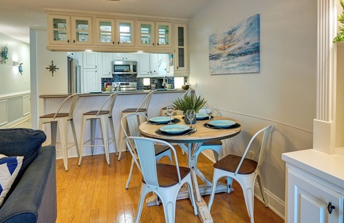 Long Bay Estates Copropriété | Surfside Beach Condo w/ Ocean Access & Balcony!