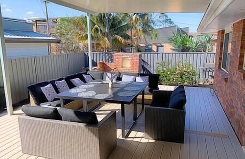 Surfside Maison | Surfside Holiday Home 100m to Beach & Shops