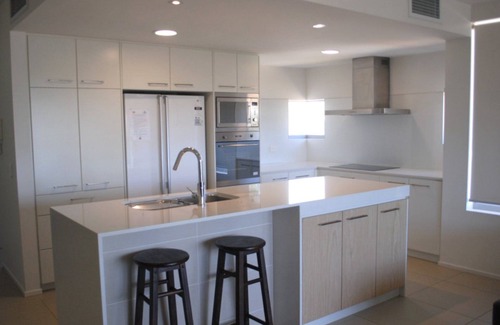 Currimundi Appartement | SURFSIDE ONE UNIT 4 - Fantastic views & prime location.
