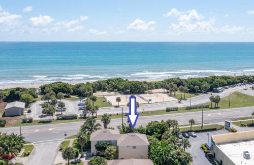 Indialantic Maison | Surfside Paradise Retreat - 3BR and 2BA Duplex, Grill, DOG FRIENDLY - Close to the Beach!
