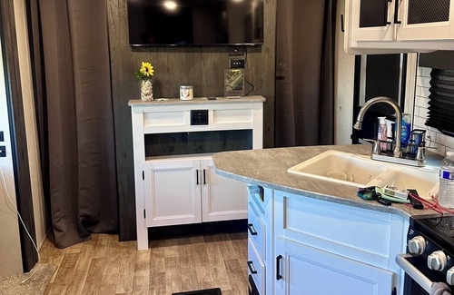 Surfside Beach Maison | Surfside Scalawag Hideout - 2-Bedroom Getaway - Surfside Beach