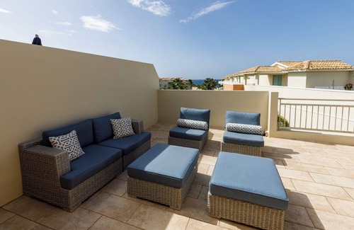 Bajura Copropriété | SurfSunSerenity Spacious Beachfront Penthouse Roof Top Terrace 3BD3BA Jobos!