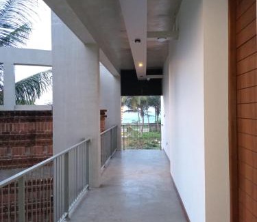 Midigama East Hôtel | Surftunnel Beach Resort