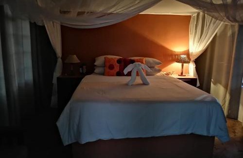 Limpopo-Lipadi Private Game Reserve Cabine | Suricata Retreat