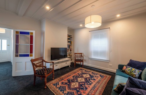 Ponsonby Villa | Surrounded by nature, The Urban Villa in Ponsonby offers an indoor / outdoor terrace.