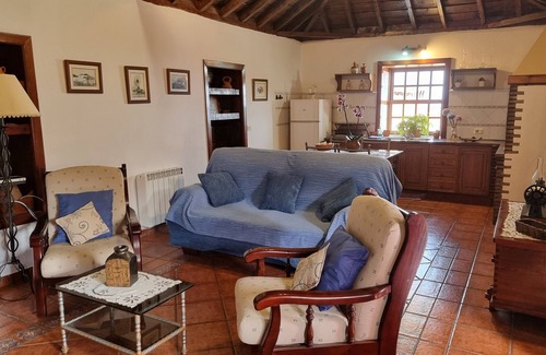 El Granel Cottage | Emiliana Cottage entouré de vergers