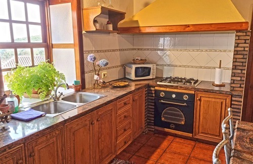 El Granel Cottage | Emiliana Cottage entouré de vergers
