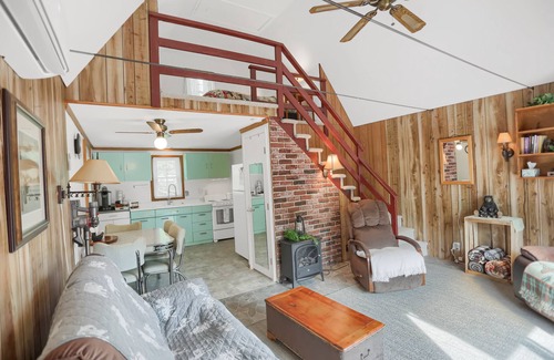 Loyalton Maison | Susquehanna Hilton Cabin