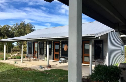 French Island Cottage | Loin de la foule déchainée