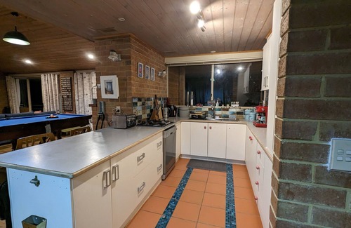 Bonnie Doon Maison | Sustainable retreat on 20 acres of lake hillside
