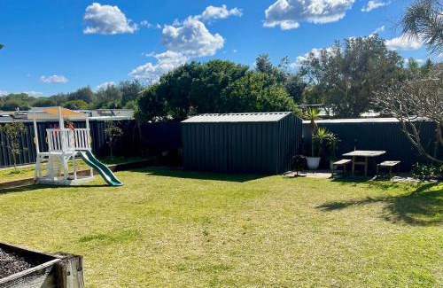 Anna Bay Maison | Suzie Q - Spacious 4BR home - 150m to beach - Pet Friendly