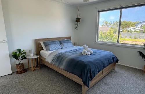 Anna Bay Maison | Suzie Q - Spacious 4BR home - 150m to beach - Pet Friendly