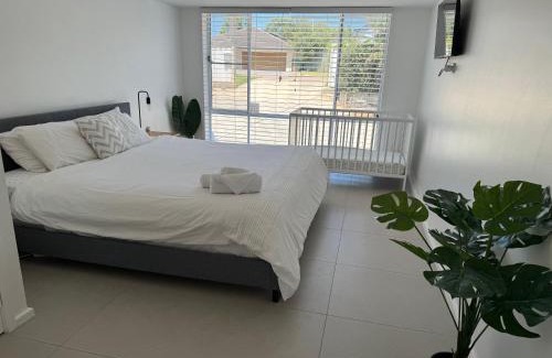 Anna Bay Maison | Suzie Q - Spacious 4BR home - 150m to beach - Pet Friendly