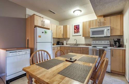 West Hills Appartement | Grand et lumineux appartement in-law / Vue territoriale! Capacité d'accueil jusqu'à 8
