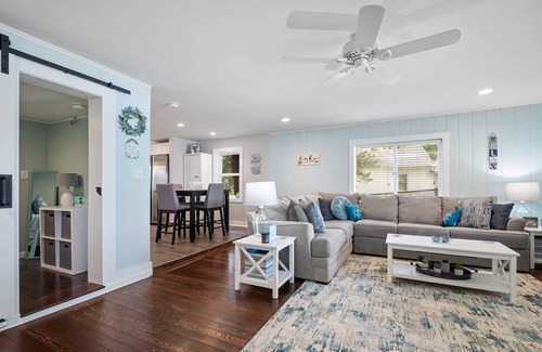 East Leroy Maison | Swan Haven is a NEWLY Remodeled Lakehouse with a Gorgeous Sunset View!!