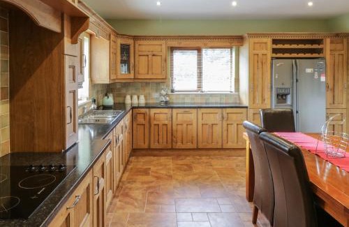 Ballyroddy Maison | Swan Lake