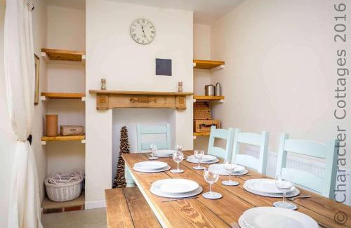 Southrop Maison | Swan View