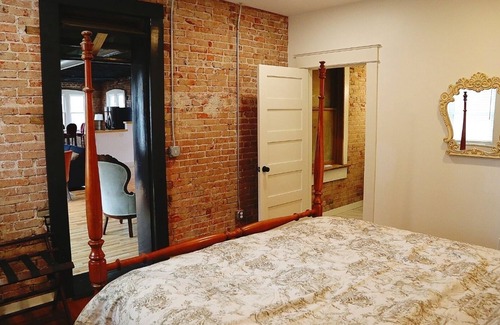Bartlesville Appartement | Swanky downtown Loft fit for a king! History and Luxury for a perfect getaway