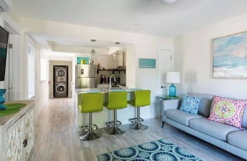 Kennebunk Maison | Swanky Flat in the Heart of Dock Square, SUPER CLEAN! WALK TO EVERYTHING!