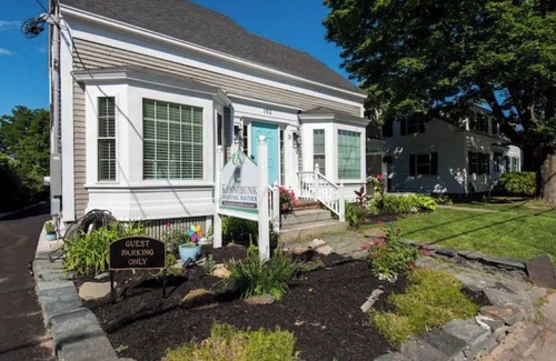 Kennebunk Maison | Swanky Flat in the Heart of Dock Square, SUPER CLEAN! WALK TO EVERYTHING!
