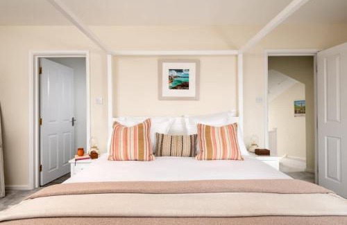 South Cerney Maison | Swans Rest Lakeside Retreat with Kayaks & Hot Tub