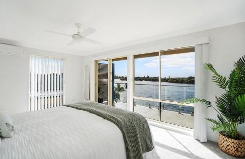 Swansea Maison | Swansea Lake Front Retreat