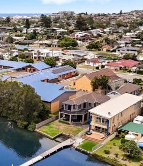 Swansea Maison | Swansea Lake Front Retreat