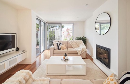 Geelong Maison | Swanston Sands - Sophisticated Comfort by the Beach