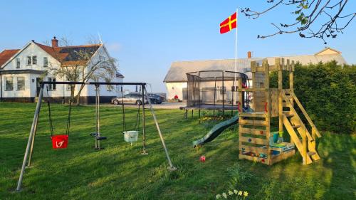 Lilla Beddinge Maison | Swedish log house at Kvarnviks Gård
