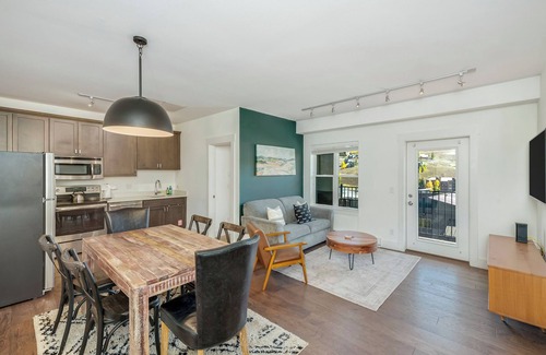 Crested Butte Copropriété | Sweeping Mountain Views, Walk to Lifts, Pet Friendly, Close to Town!