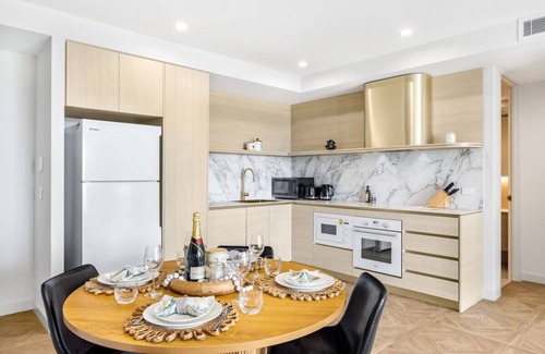 Southport Appartement | Sweeping Ocean view! Apt w/ Capark & rooftop pool