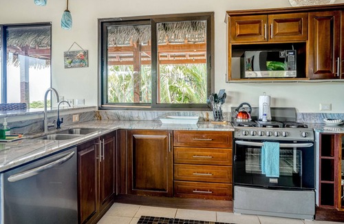 Dominical Maison | Sweeping ocean views, private infinity edge pool, & short walk to beach