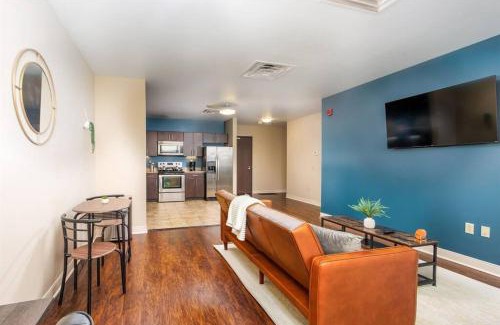 Downtown Pittsburgh Appartement | Sweeping Stadium Views TOP LOCATION BEST VIEWS FAST WIFI 24-7 Gym Lounge Roku