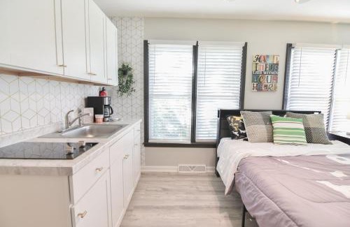 Bowling Green Maison | Sweet 1BR 1BA 5 min to lake 20 min to downtown CLT