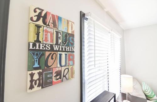 Bowling Green Maison | Sweet 1BR 1BA 5 min to lake 20 min to downtown CLT