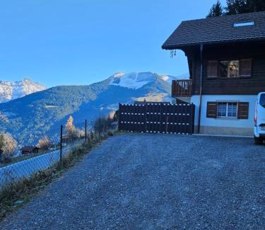 Troistorrents Appartement | Sweet & Cosy Chalet in the heart of the Swiss Alps