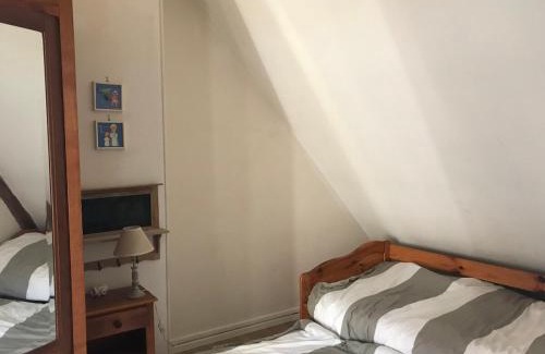 Bethonvilliers Maison | Sweet cottage 1 hr 40 min from Paris