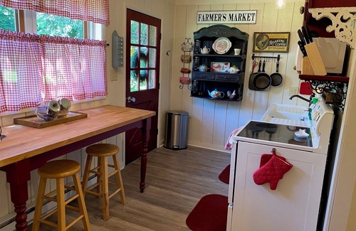 Beavercreek Maison | Sweet cottage with lots of privacy that's perfect for a romantic getaway.