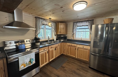 Swengel Cabine | Sweet Fern Cottage, enjoy the seclusion and peace of the Appalachian Mountains.