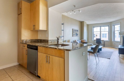 West End Appartement | Sweet Foggy Bottom 1BR w/ Roof Pool & Coffee Shop, nr GU, by Blueground