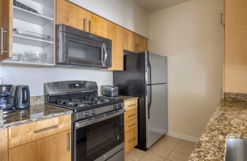 West End Appartement | Sweet Foggy Bottom 1BR w/ Roof Pool & Coffee Shop, nr GU, by Blueground