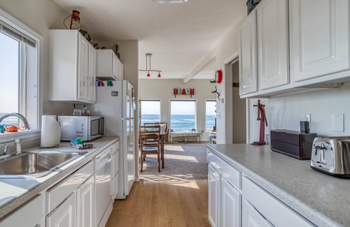 Gleneden Beach Maison | Sweet Gleneden Beach Oceanfront Single-Level has Big Windows, Beach Access!