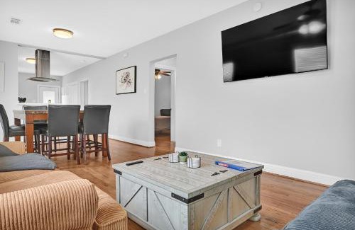 Northside Maison | Sweet Houston, 14 People, 4 Bethroom, 2 Full Restrooms